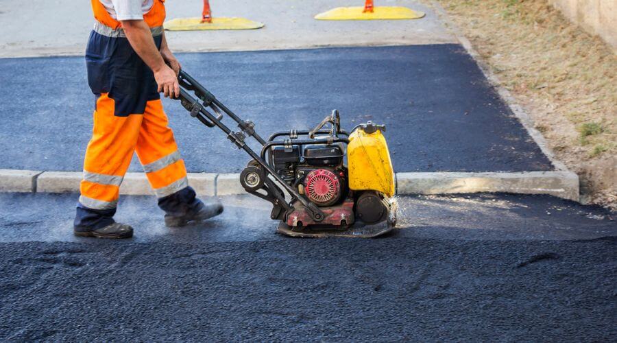 Expert Emergency Roof Repairs services in Dahinda, IL